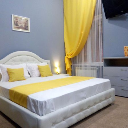 Near Rynok Square Apartment ลวีฟ ภายนอก รูปภาพ