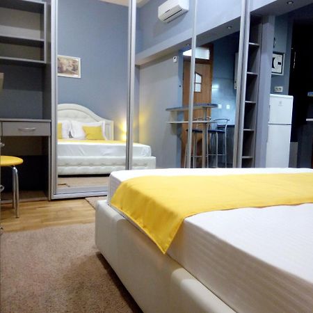 Near Rynok Square Apartment ลวีฟ ภายนอก รูปภาพ