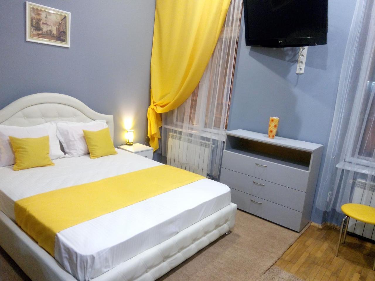 Near Rynok Square Apartment ลวีฟ ภายนอก รูปภาพ